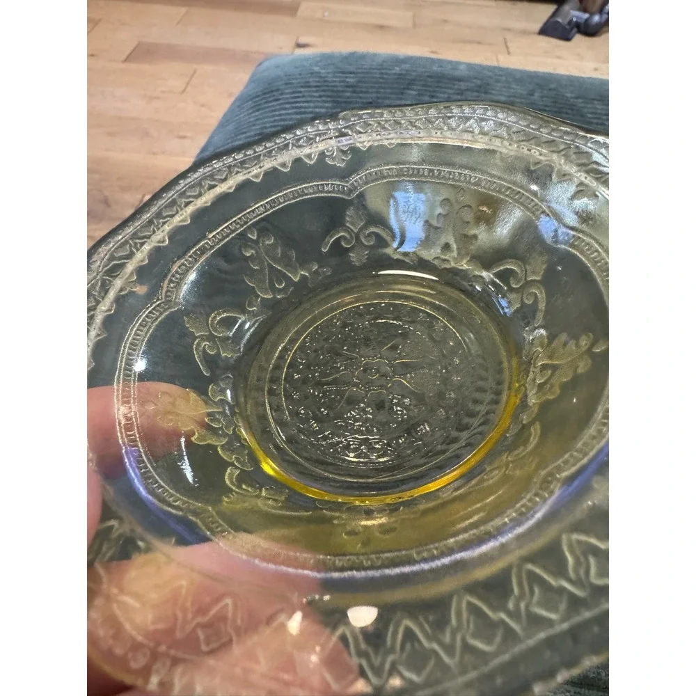 Set of 4 Vintage Yellow Depression Glass Berry Bowls Ornate Embossed Floral‎
